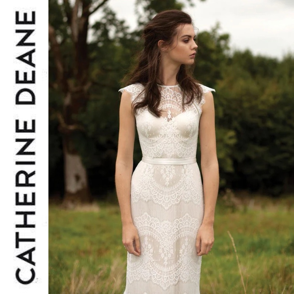 {Catherine Deane} : “Suri” Ivory Lace Wedding Gown